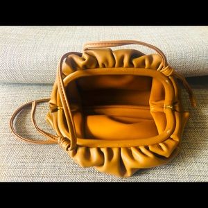 Purse cloud type caramel color